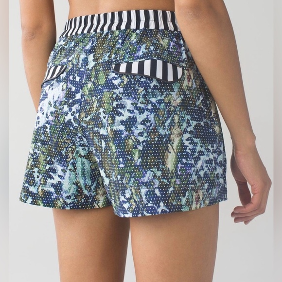 Lululemon City Skort Short Floral Multi Narrow Bold Stripe Vertical B&W Sz 8! - Picture 2 of 8